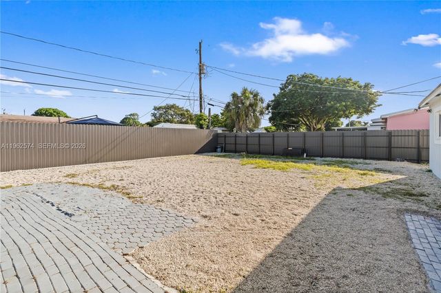 2441 NW 181st Ter, Miami Gardens, FL 33056