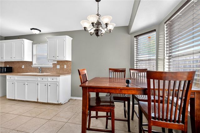 5742 Skylark Dr, Corpus Christi, TX 78408