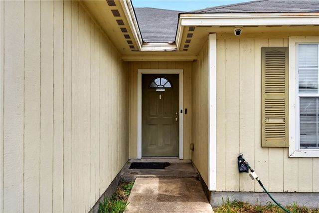 5742 Skylark Dr, Corpus Christi, TX 78408
