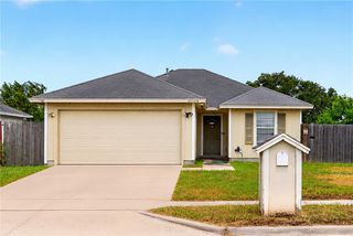 5742 Skylark Dr, Corpus Christi, TX 78408