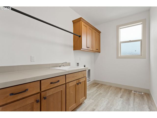 3317 Butte Dr, Forest Grove, OR 97116