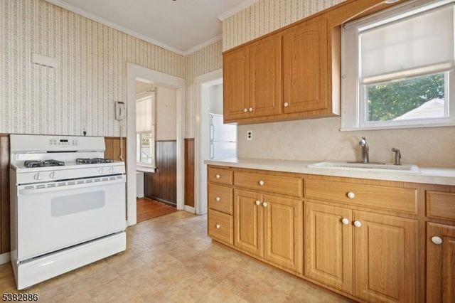 160 3Rd Ave, Hawthorne Boro, NJ 07506