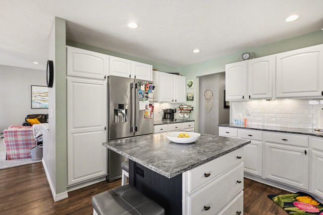 938 Mid Bluff Drive, Zeeland Twp, MI 49464