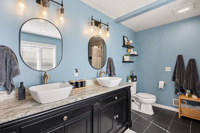 938 Mid Bluff Drive, Zeeland Twp, MI 49464