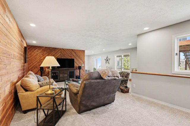 938 Mid Bluff Drive, Zeeland Twp, MI 49464