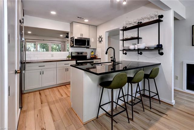 102 Harrops GLN, Williamsburg, VA 23185