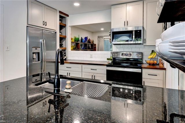 102 Harrops GLN, Williamsburg, VA 23185