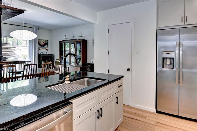 102 Harrops GLN, Williamsburg, VA 23185