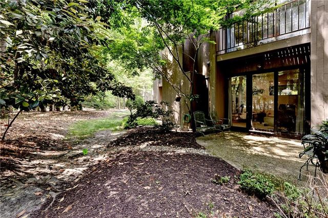 102 Harrops GLN, Williamsburg, VA 23185