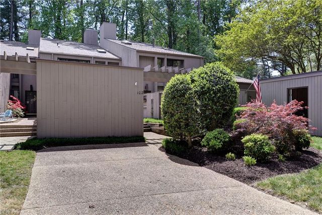 102 Harrops GLN, Williamsburg, VA 23185