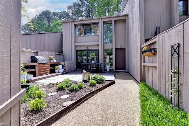 102 Harrops GLN, Williamsburg, VA 23185