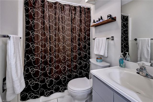 102 Harrops GLN, Williamsburg, VA 23185