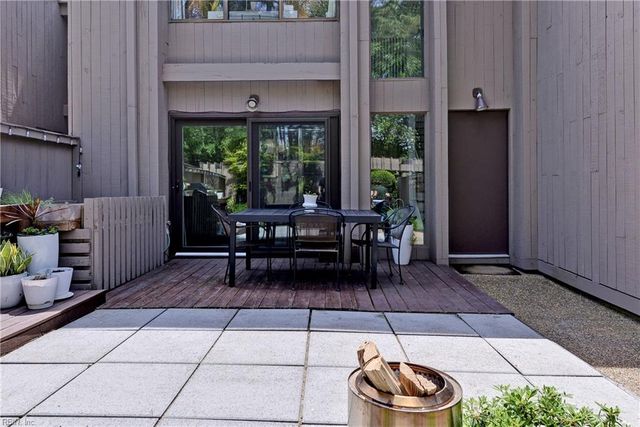 102 Harrops GLN, Williamsburg, VA 23185