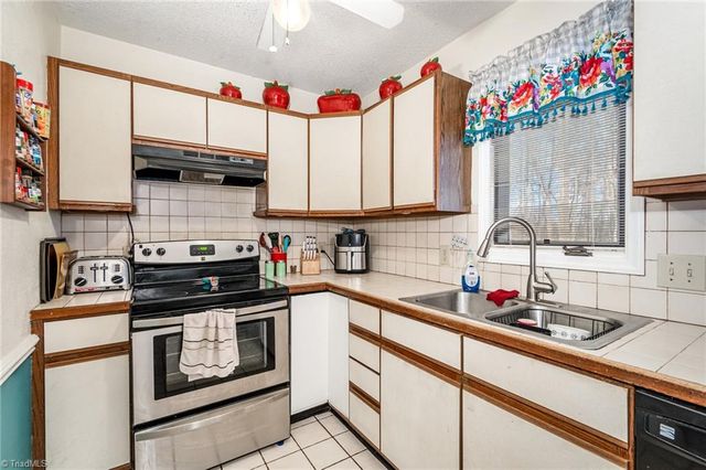 5607 Golden Needle Drive, Mcleansville, NC 27301