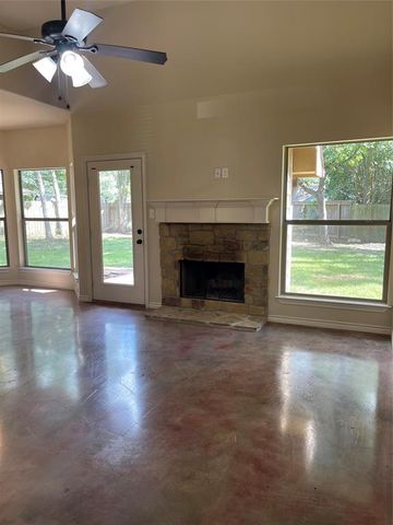 230 Hollywood, Conroe, TX 77303