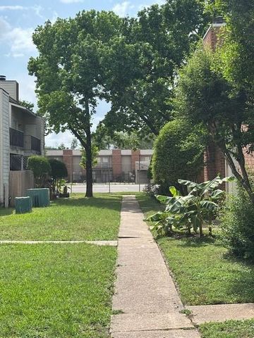 10501 South Drive 303, Houston, TX 77099