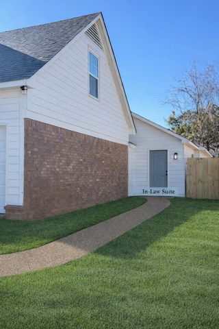 853 CAIRN CREEK DR, Memphis, TN 38018