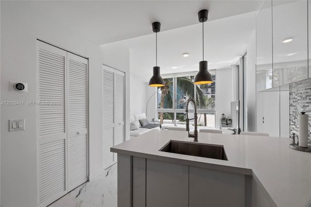 300 S Biscayne Boulevard T1411, Miami, FL 33131