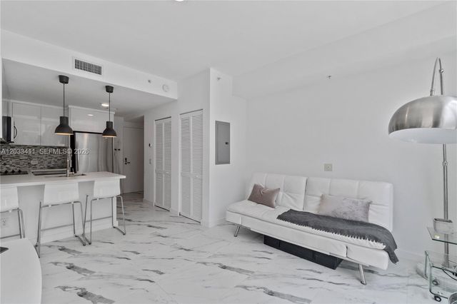 300 S Biscayne Boulevard T1411, Miami, FL 33131