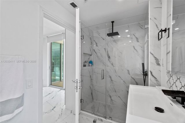 300 S Biscayne Boulevard T1411, Miami, FL 33131