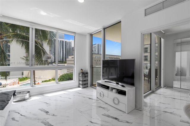 300 S Biscayne Boulevard T1411, Miami, FL 33131