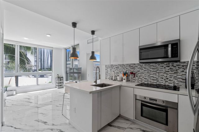 300 S Biscayne Boulevard T1411, Miami, FL 33131