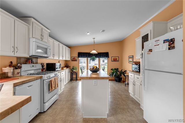 9834 Tottenham Avenue, Clarence, NY 14031
