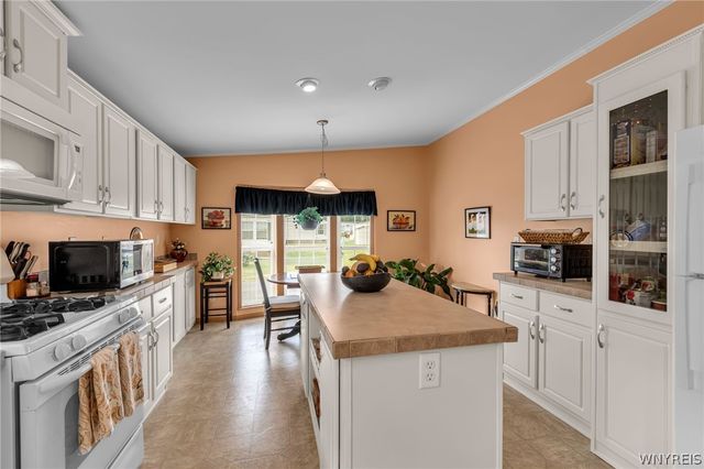 9834 Tottenham Avenue, Clarence, NY 14031