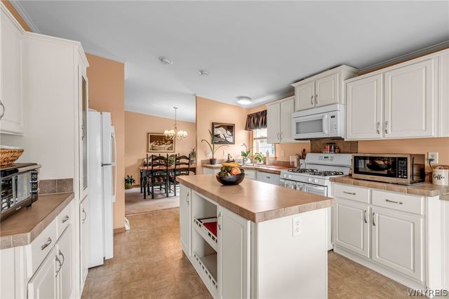 9834 Tottenham Avenue, Clarence, NY 14031