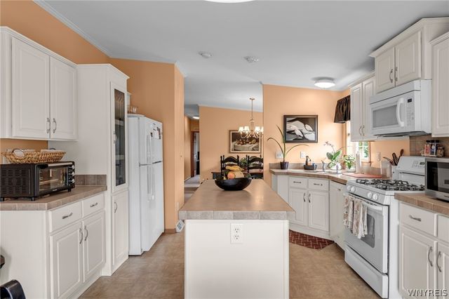 9834 Tottenham Avenue, Clarence, NY 14031