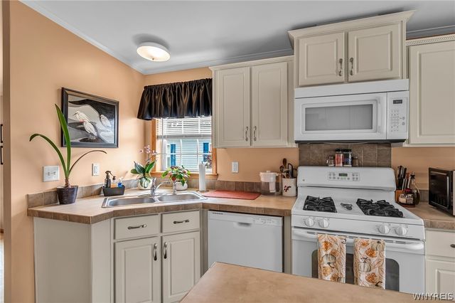 9834 Tottenham Avenue, Clarence, NY 14031