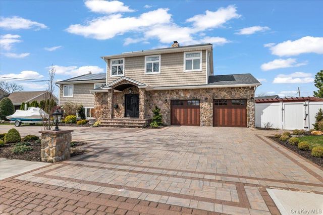 7 Waterview Avenue, Massapequa, NY 11758