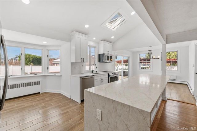7 Waterview Avenue, Massapequa, NY 11758
