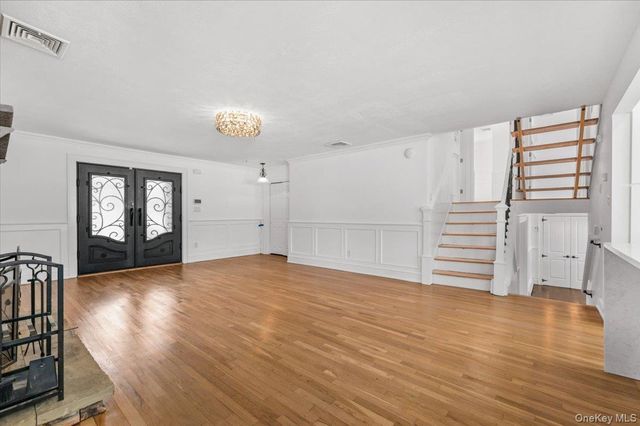 7 Waterview Avenue, Massapequa, NY 11758