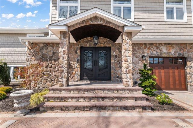 7 Waterview Avenue, Massapequa, NY 11758