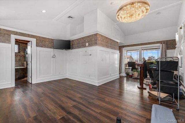7 Waterview Avenue, Massapequa, NY 11758