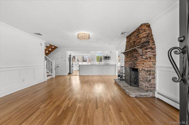 7 Waterview Avenue, Massapequa, NY 11758