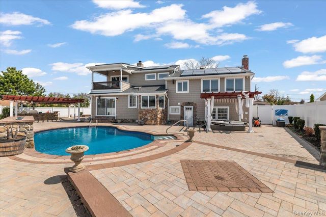 7 Waterview Avenue, Massapequa, NY 11758