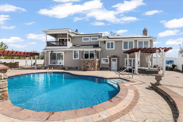 7 Waterview Avenue, Massapequa, NY 11758