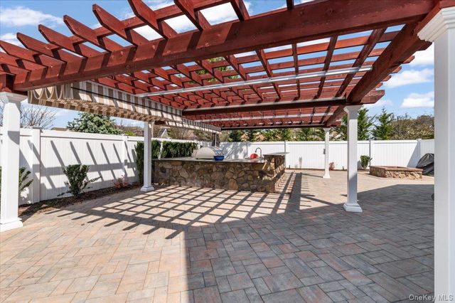 7 Waterview Avenue, Massapequa, NY 11758