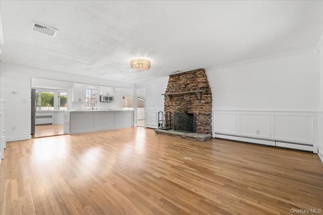 7 Waterview Avenue, Massapequa, NY 11758