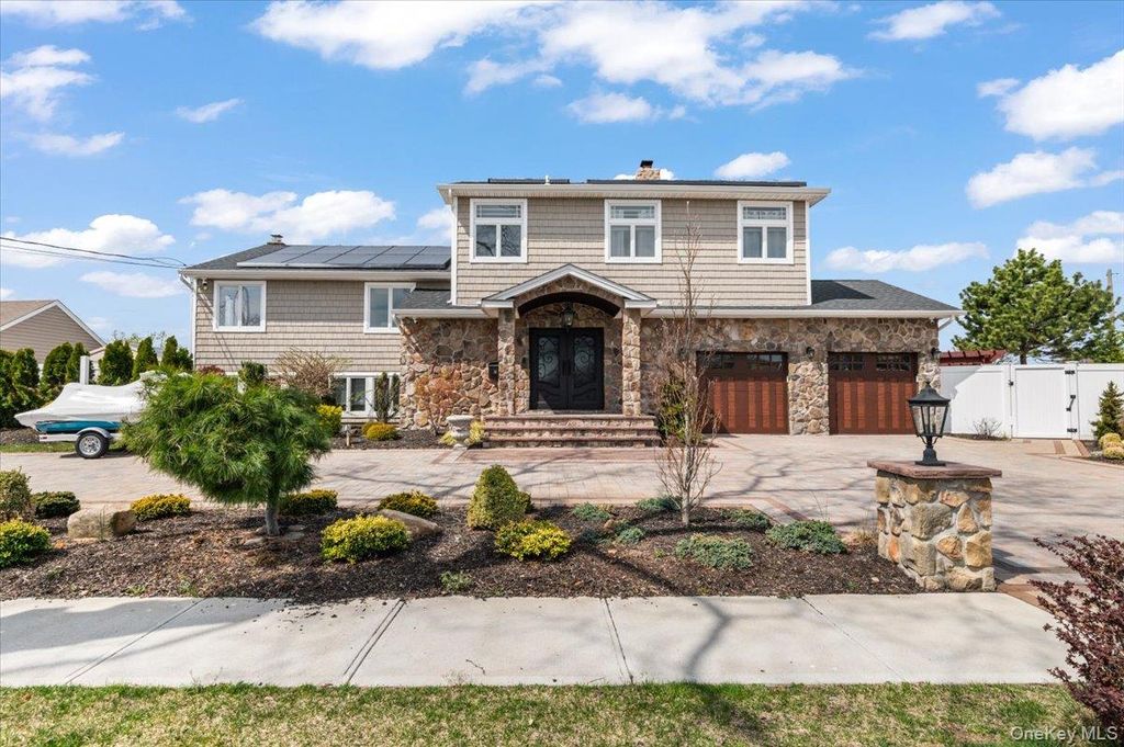 7 Waterview Avenue, Massapequa, NY 11758