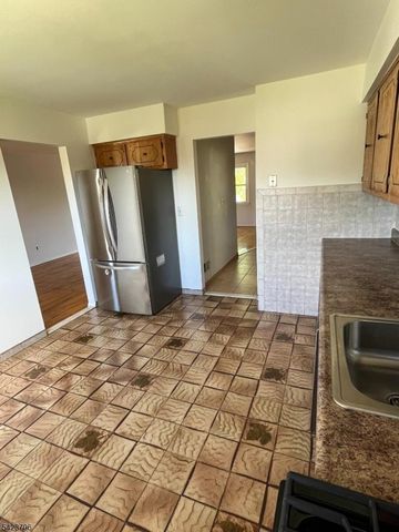 17 Garden Dr, Elmwood Park Boro, NJ 07407