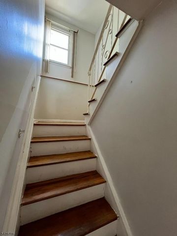 17 Garden Dr, Elmwood Park Boro, NJ 07407