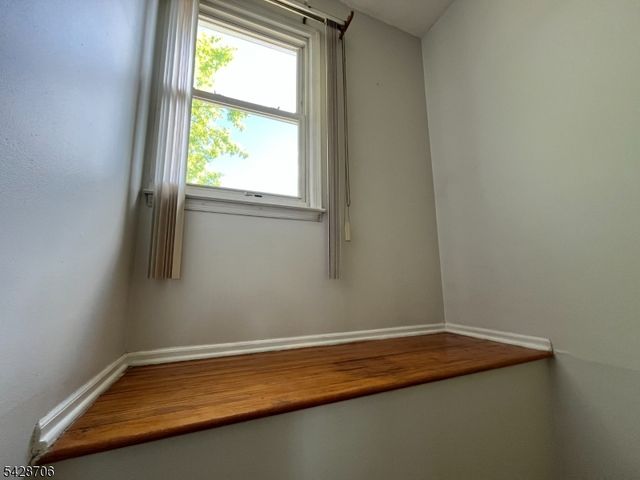 17 Garden Dr, Elmwood Park Boro, NJ 07407