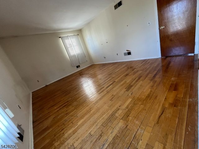 17 Garden Dr, Elmwood Park Boro, NJ 07407