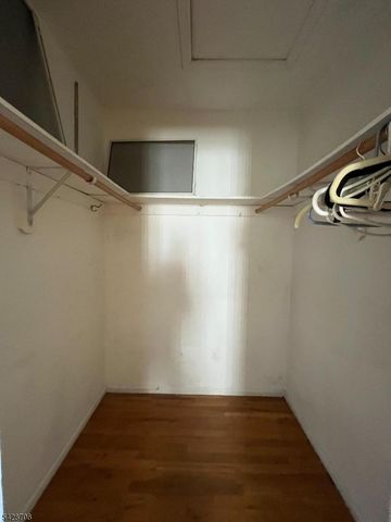 17 Garden Dr, Elmwood Park Boro, NJ 07407