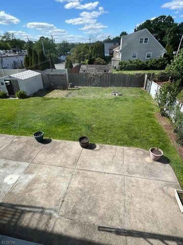 17 Garden Dr, Elmwood Park Boro, NJ 07407
