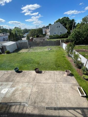 17 Garden Dr, Elmwood Park Boro, NJ 07407