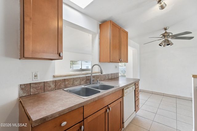 6401 E Calle Alkaid, Tucson, AZ 85710